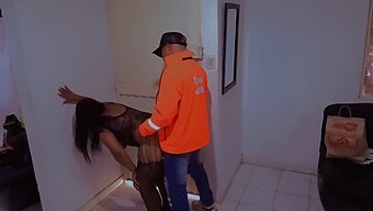 I Get Fucked By The Delivery Man In Erotic Lingerie And Suck His Dick, All Recorded With Hidden Camera